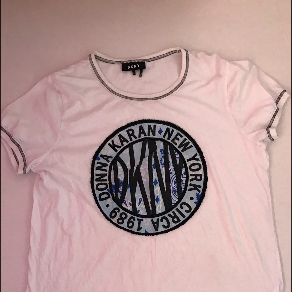 White and dark blue graphic tee